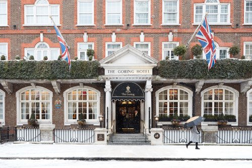Лакей закажет вам пони в любимом лондонском отеле королевы