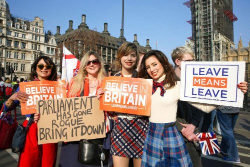 «Да, мы молоды, да, мы женщины, и да: мы хотим Брексита»