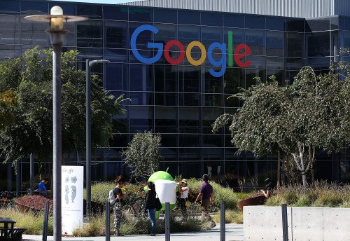 Женщина-инженер подает в суд на Google, утверждает, что коллега положила камеру под стол