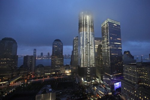 Чистое небо для мемориала 9/11: ураган «Айрин» действительно помог Ground Zero