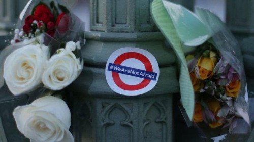 Почему, как мы реагируем на террористические атаки на социальные сети, имеет значение