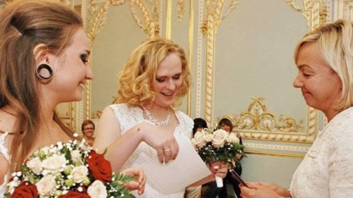 Первый брак LGBTQ состоялся в России