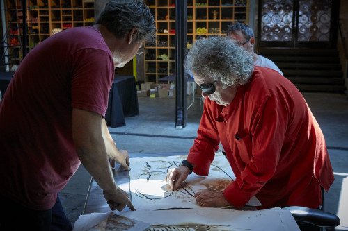 78-летний художник по стеклу Дейл Чихули адаптируется к новым вызовам и так же занят, как никогда